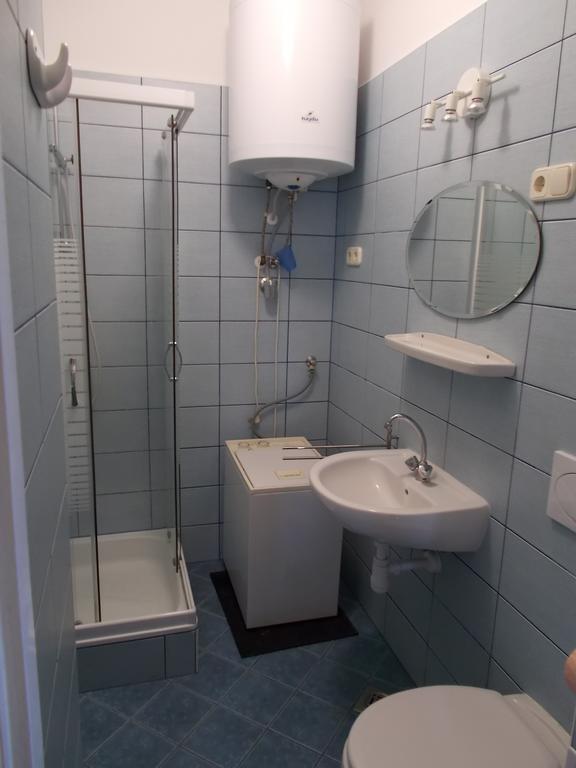Liliom Apartments Balatonfuered Стая снимка
